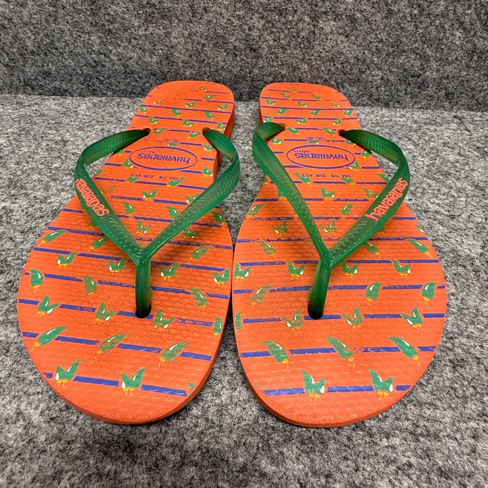 Red‎ and Green Chili Pepper Havainas. Size 7-8